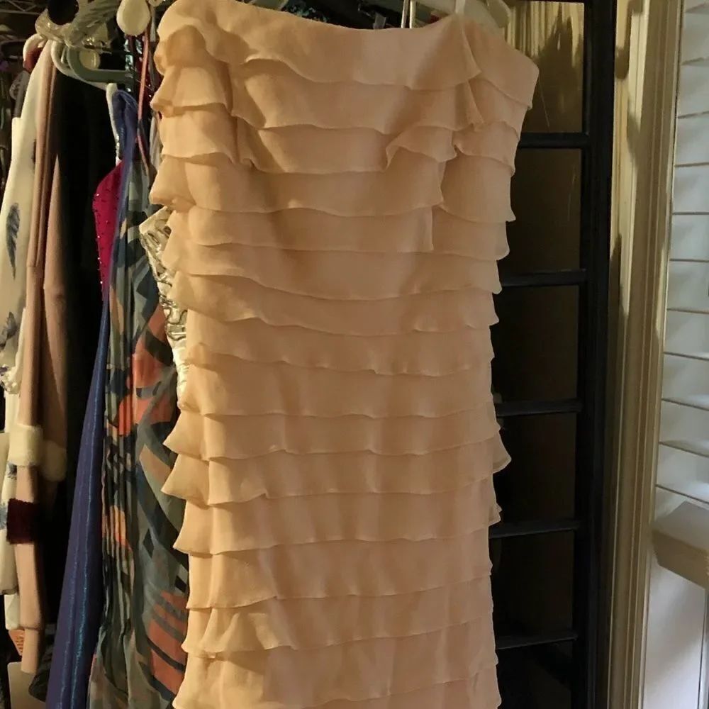 TASHIDA Collection pink ruffle gown - Picture 5 of 10